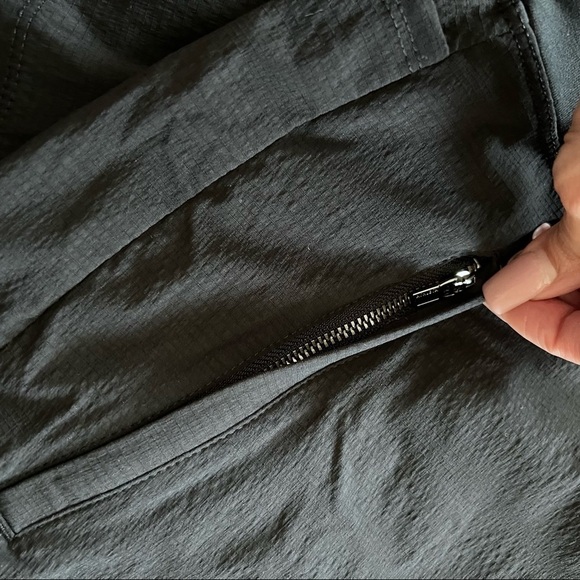 Athleta Shorts Women 24 Trekkie North Black Hiking Or Around Town Stretch L - Picture 11 of 13